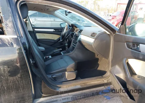 2012 Volkswagen Passat 2.5L Se z USA, uszkodzony, nr VIN 1VWBP7A31CC034678